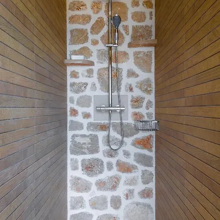 Ventula Villa Bol